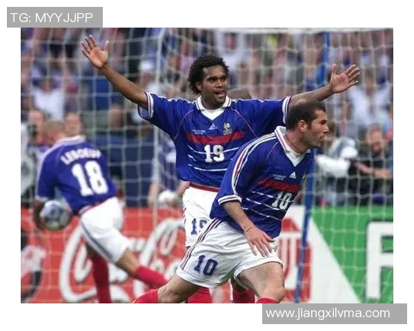 两大足球明星的巅峰对决与传奇人生的精彩瞬间